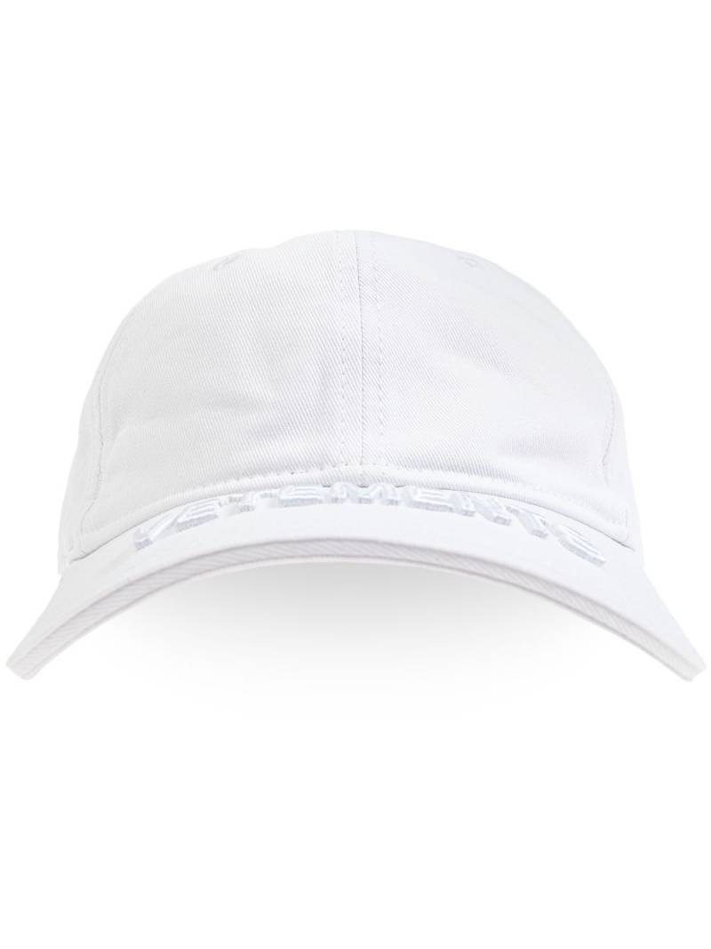 VETEMENTS logo-appliqué cap - White von VETEMENTS