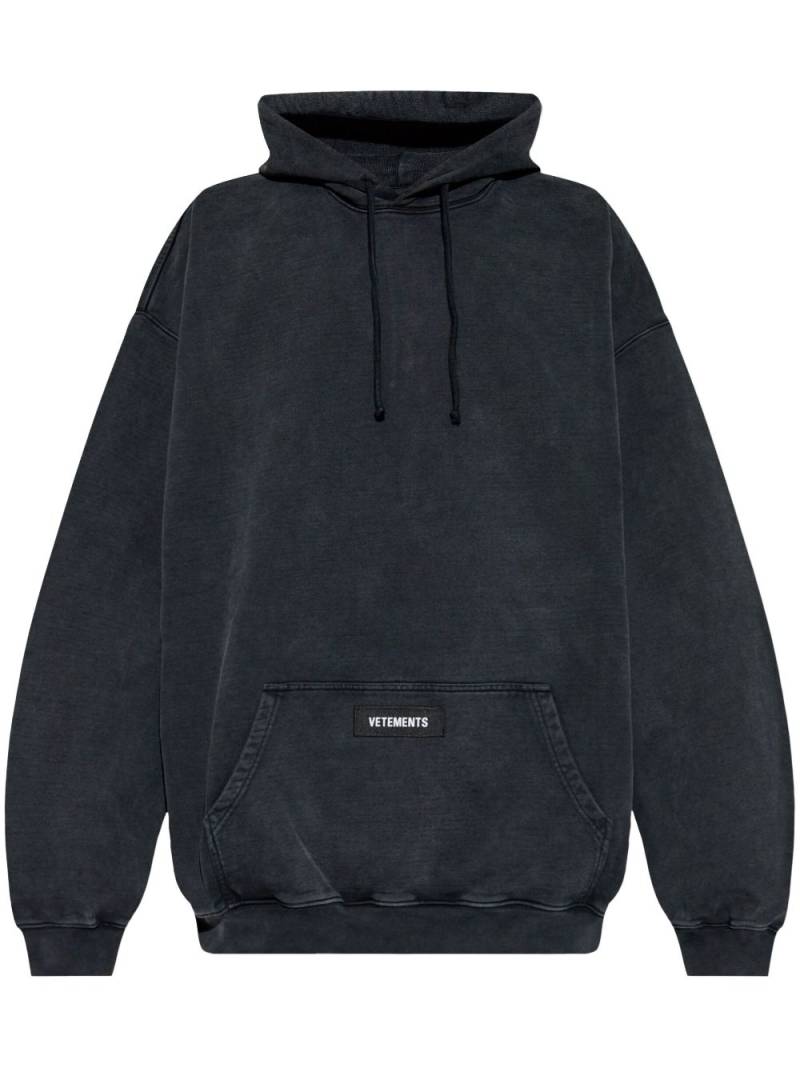 VETEMENTS logo-print cotton hoodie - Black von VETEMENTS