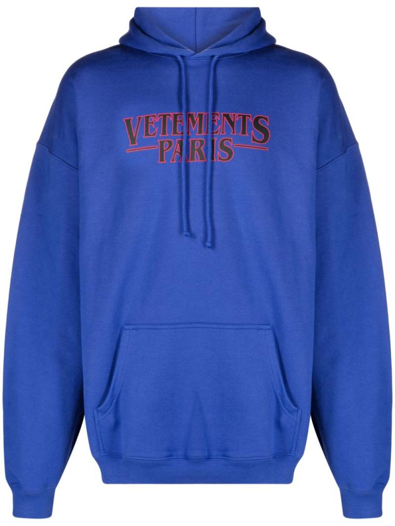 VETEMENTS logo-print cotton hoodie - Blue von VETEMENTS