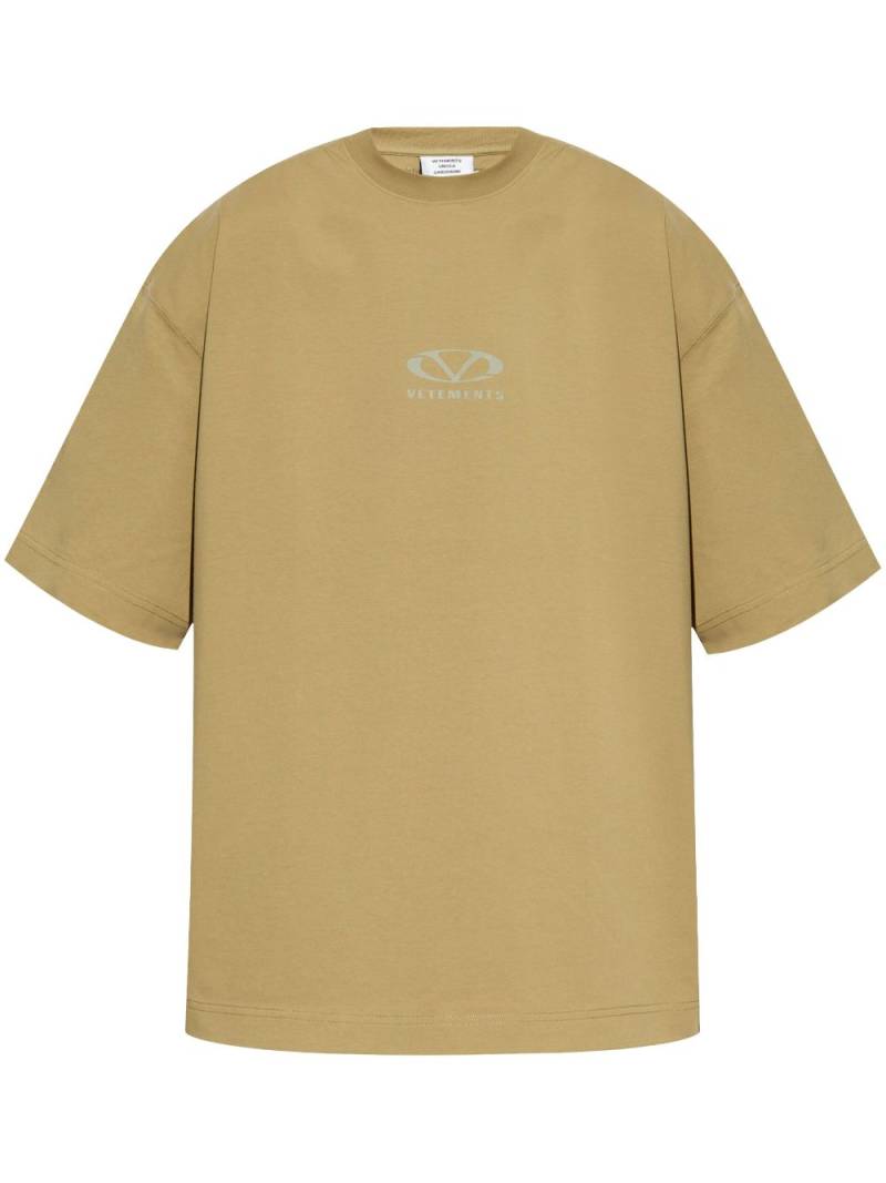 VETEMENTS logo-print cotton t-shirt - Neutrals von VETEMENTS