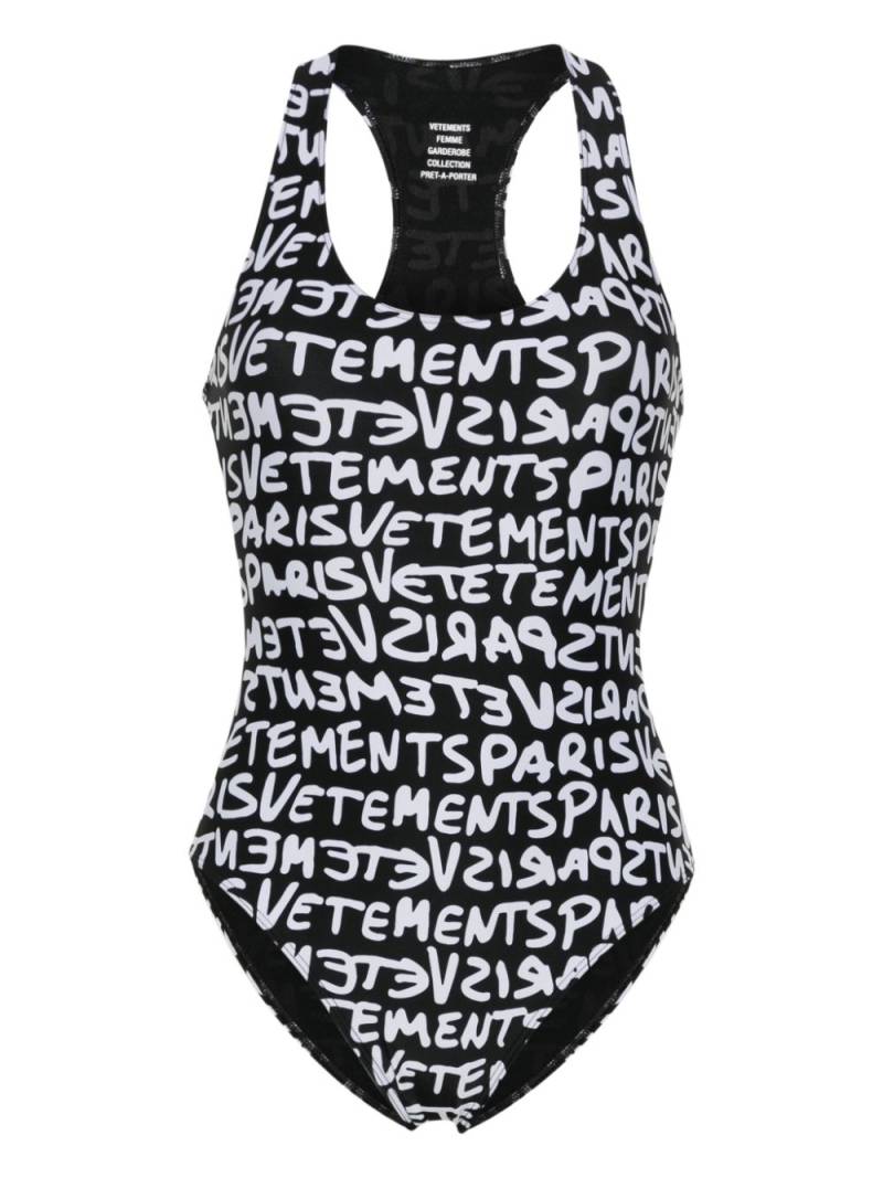 VETEMENTS logo-print swimsuit - Black von VETEMENTS