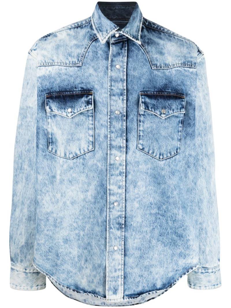 VTMNTS acid-wash denim shirt - Blue von VTMNTS