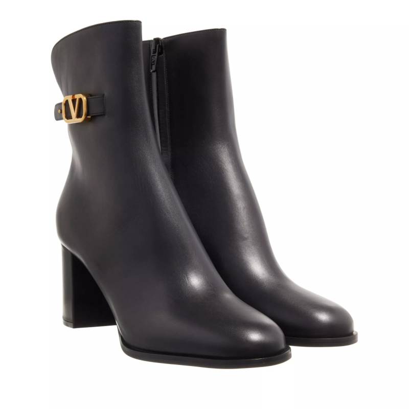 Valentino Garavani Boots & Stiefeletten - Signature Smooth Leather Boots - Gr. 37 (EU) - in Schwarz - für Damen von Valentino Garavani