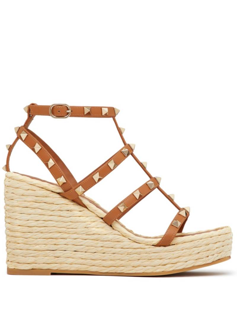 Valentino Garavani Rockstud 95mm wedge espadrilles - Brown von Valentino Garavani