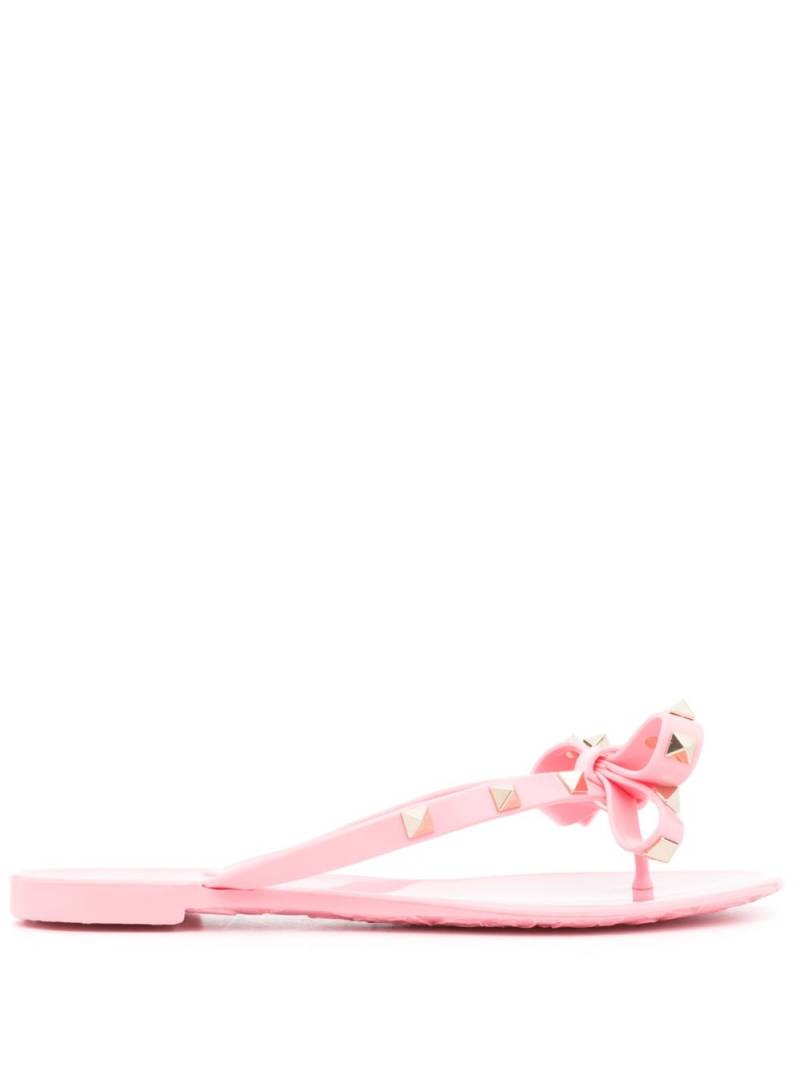 Valentino Garavani Rockstud bow-embellished flip-flops - Pink von Valentino Garavani