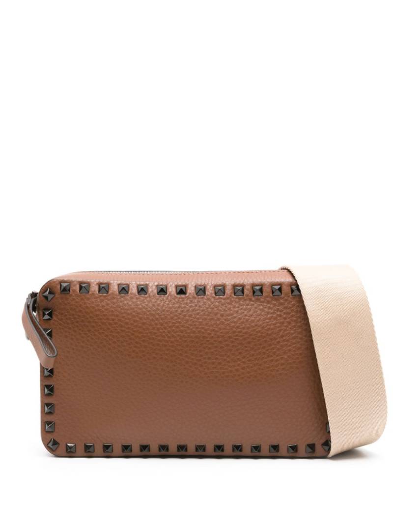 Valentino Garavani Rockstud-embellished shoulder bag - Brown von Valentino Garavani