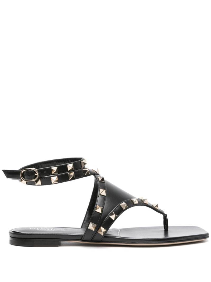 Valentino Garavani Rockstud thong-strap leather sandals - Black von Valentino Garavani