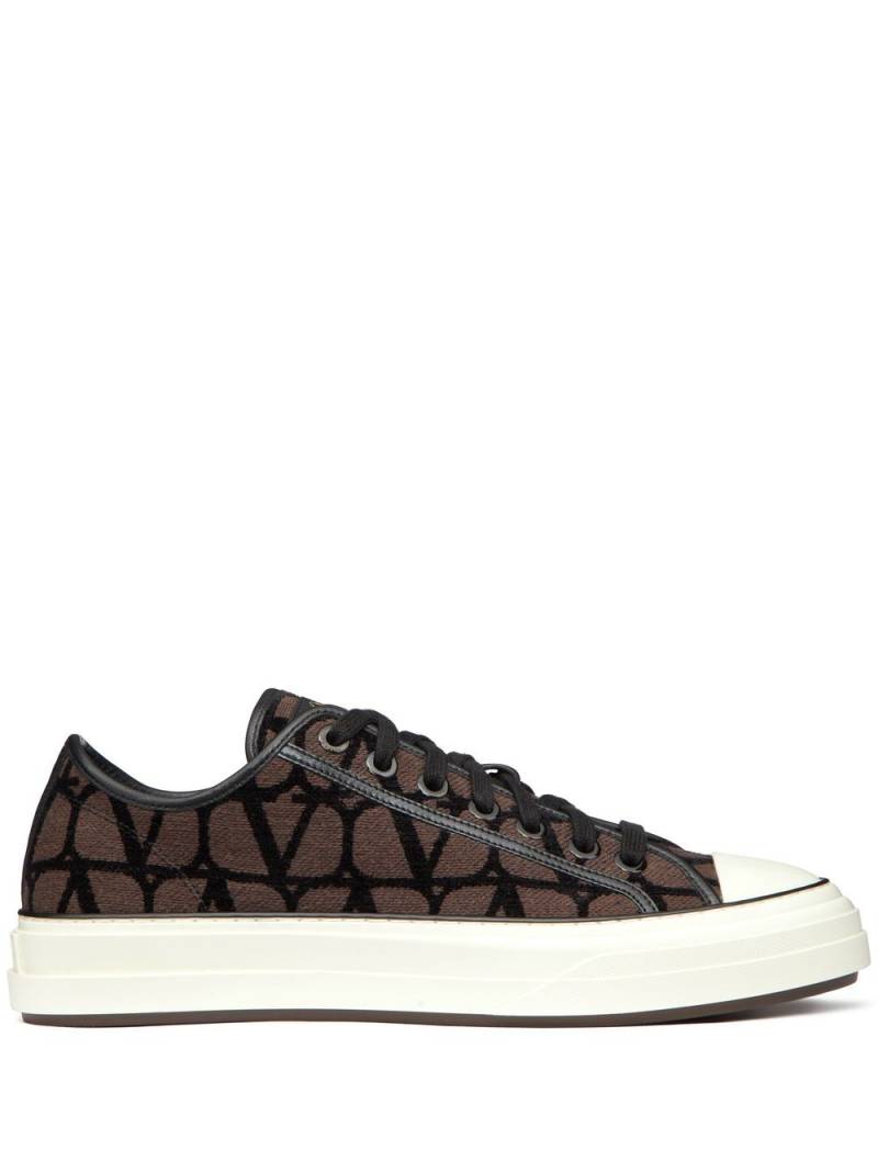 Valentino Garavani Toile Iconographe Totaloop low-top sneakers - Brown von Valentino Garavani