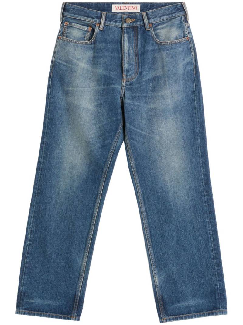 Valentino Garavani logo-patch washed straight-leg jeans - Blue von Valentino Garavani