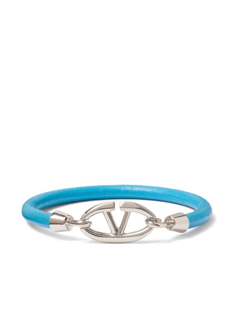 Valentino Garavani logo-plaque leather bracelet - Blue von Valentino Garavani