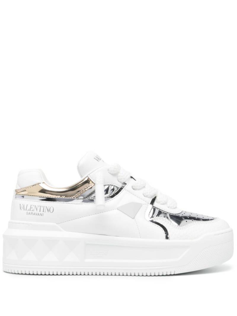 Valentino Garavani logo-print sneakers - White von Valentino Garavani