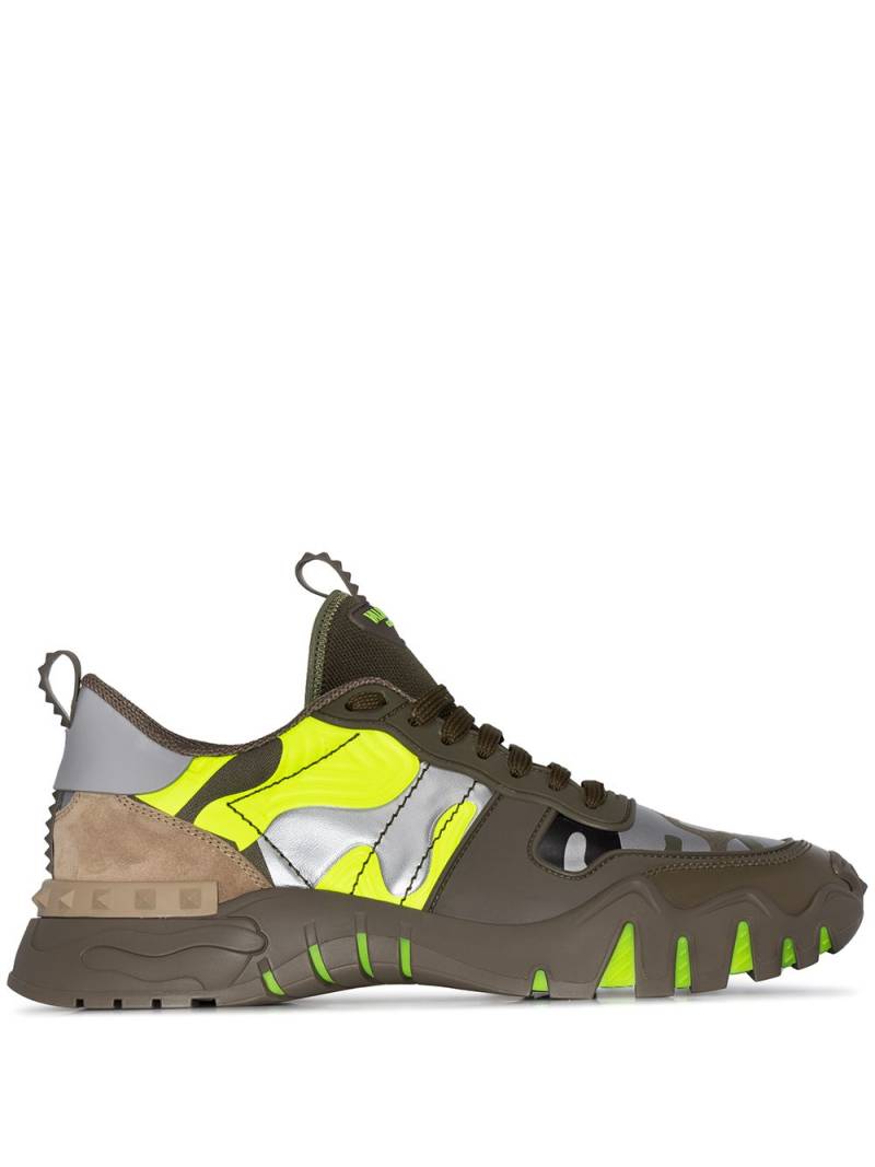 Valentino Garavani Rockrunner camouflage-print leather sneakers - Brown von Valentino Garavani