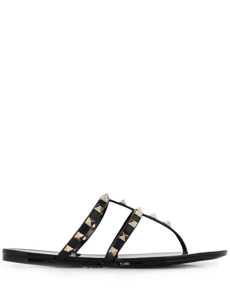 Valentino Garavani Rockstud flat thong sandals - Black von Valentino Garavani