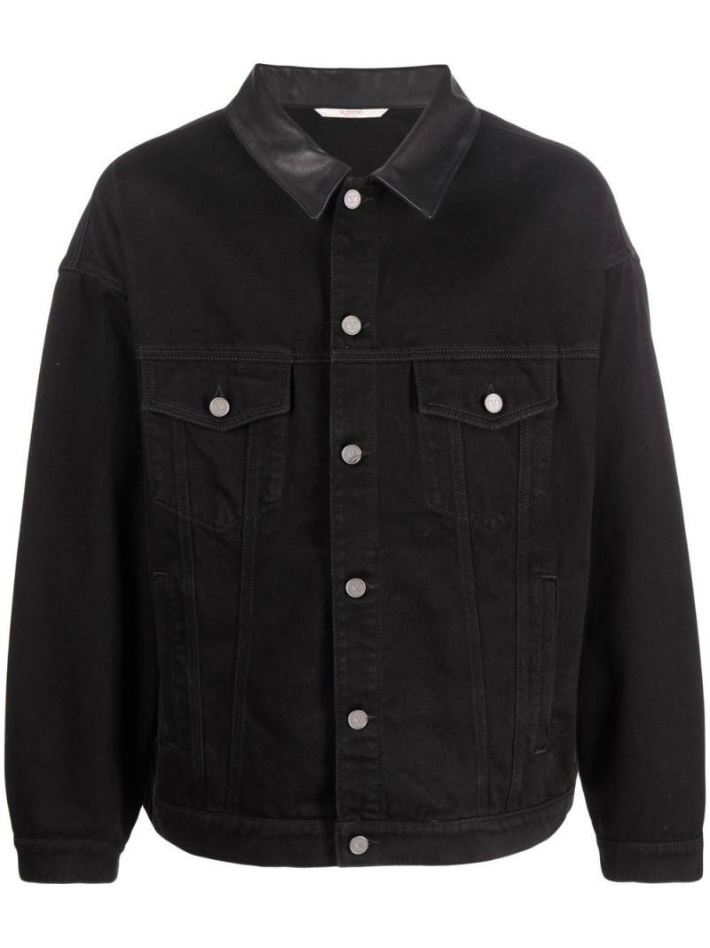 Valentino Garavani logo-embossed panelled jacket - Black von Valentino Garavani