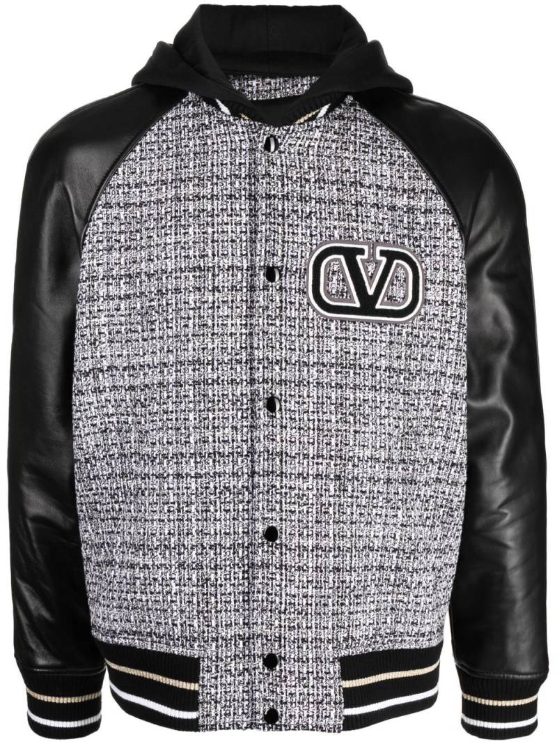 Valentino Garavani logo-patch hooded bomber jacket - Black von Valentino Garavani