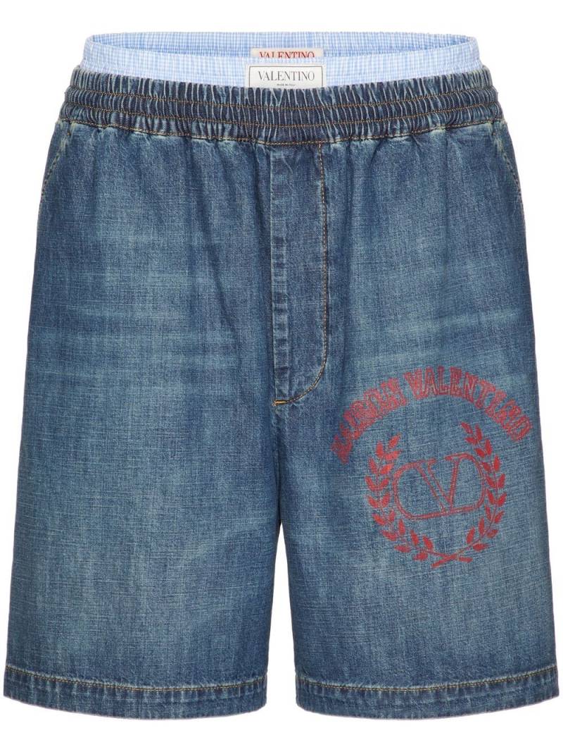 Valentino Garavani logo-print denim shorts - Blue von Valentino Garavani