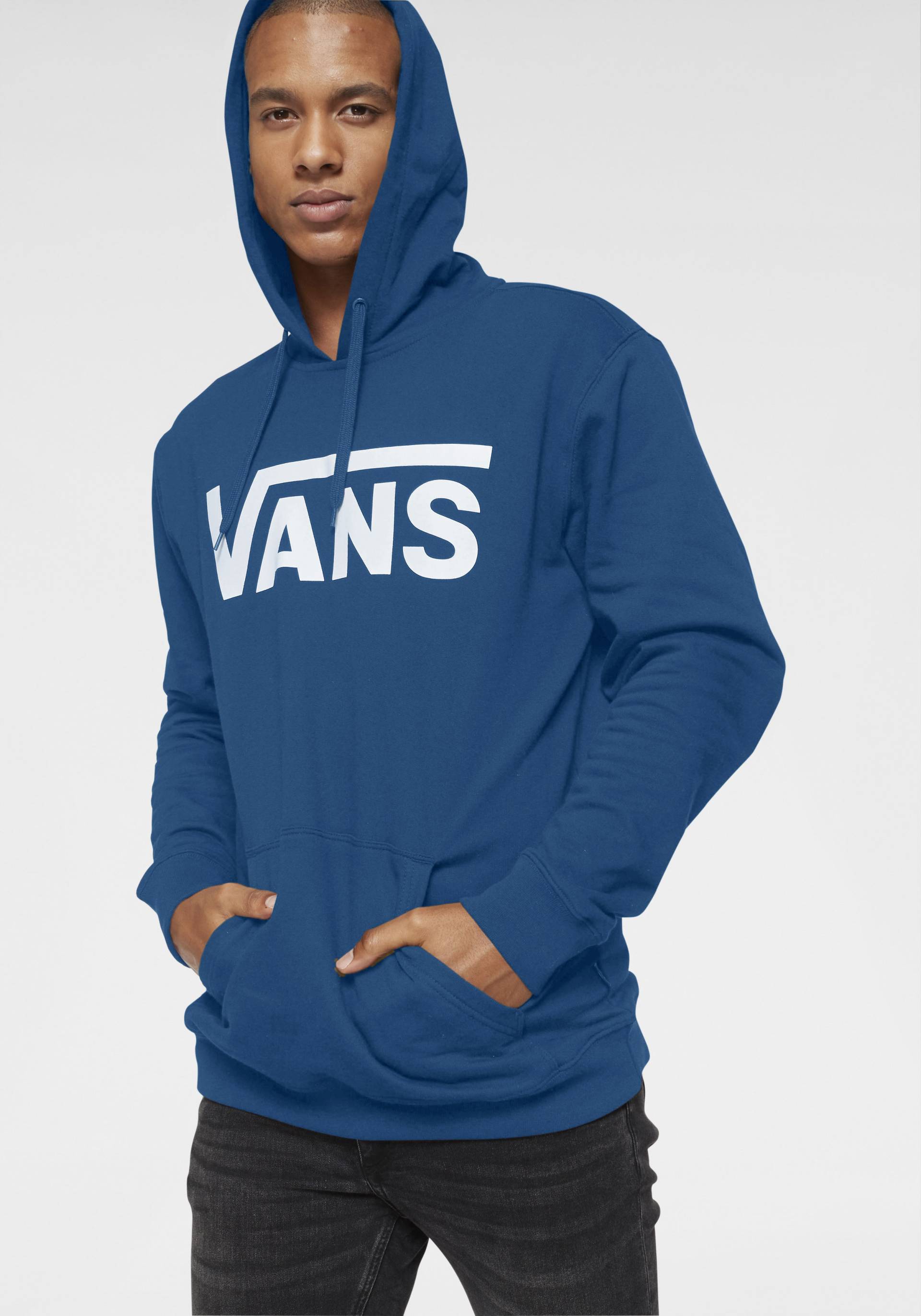 Vans Kapuzensweatshirt »MN VANS CLASSIC PO HOODIE II«, Kapuzenpullover mit grossem Logoprint Vans Kapuzensweatshirt »MN VANS CLASSIC PO HOODIE II«, Kapuzenpullover mit grossem Logoprint von Vans