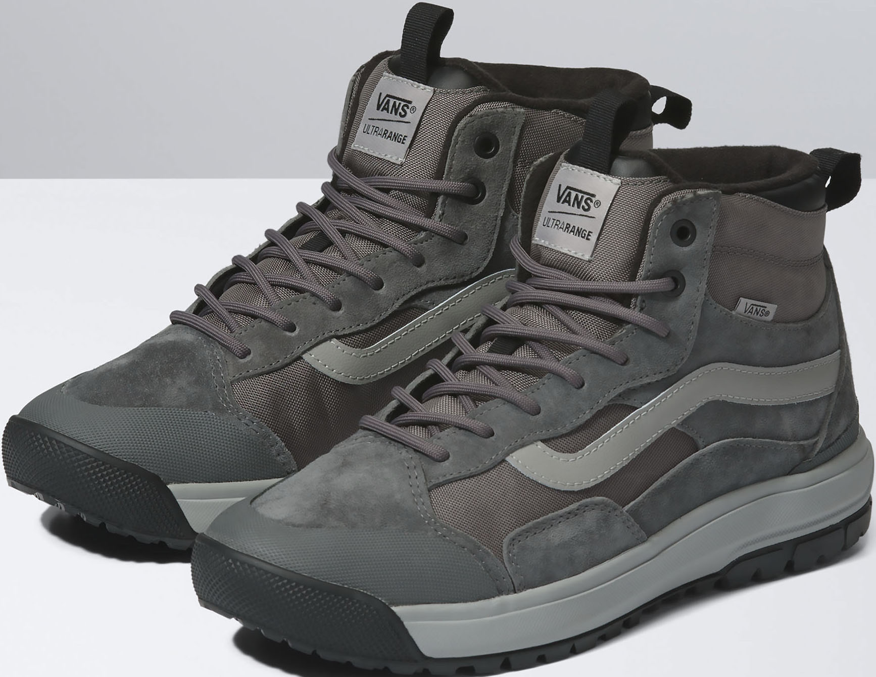 Vans Sneaker »UltraRange EXO Hi MTE-1«, mit kontrastfarbenem Logobadge an der Ferse von Vans