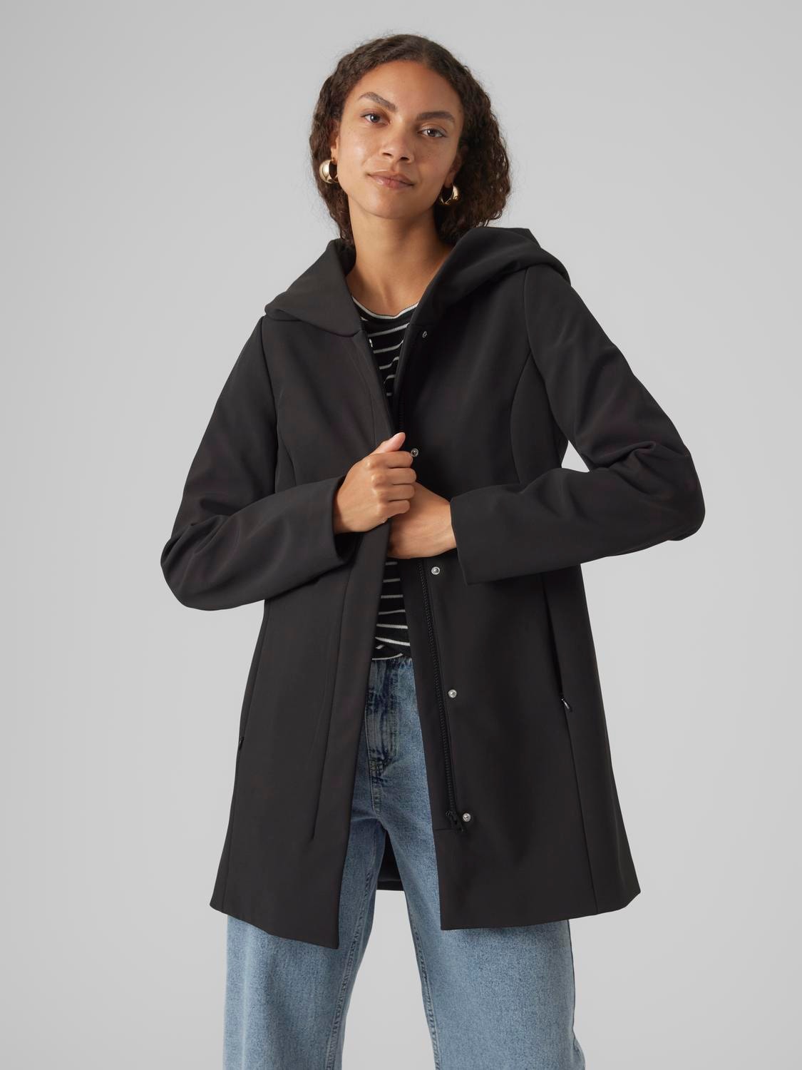 Vero Moda Outdoorjacke »VMSOFTSHELLDONA WRP JACKET BOOS«, mit Kapuze Vero Moda Outdoorjacke »VMSOFTSHELLDONA WRP JACKET BOOS«, mit Kapuze von Vero Moda
