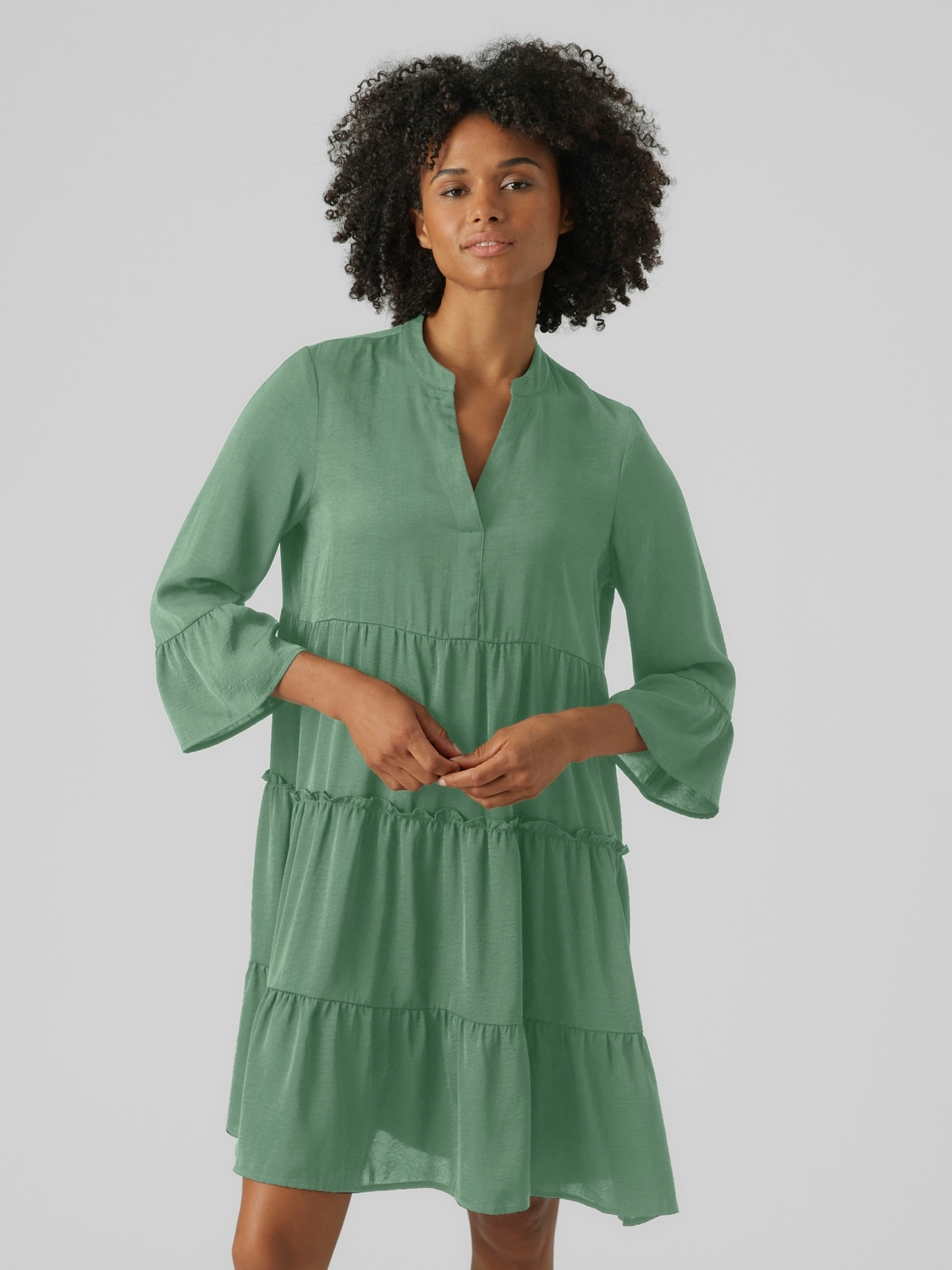 Vero Moda Tunikakleid »VMKATRINE 3/4 SHORT DRESS WVN NOOS«, mit Volant Vero Moda Tunikakleid »VMKATRINE 3/4 SHORT DRESS WVN NOOS«, mit Volant von Vero Moda