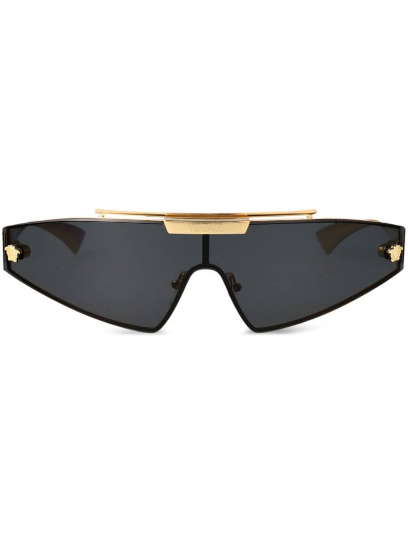 Versace Eyewear 0VE2265 triangle-frame sunglasses - Black von Versace Eyewear