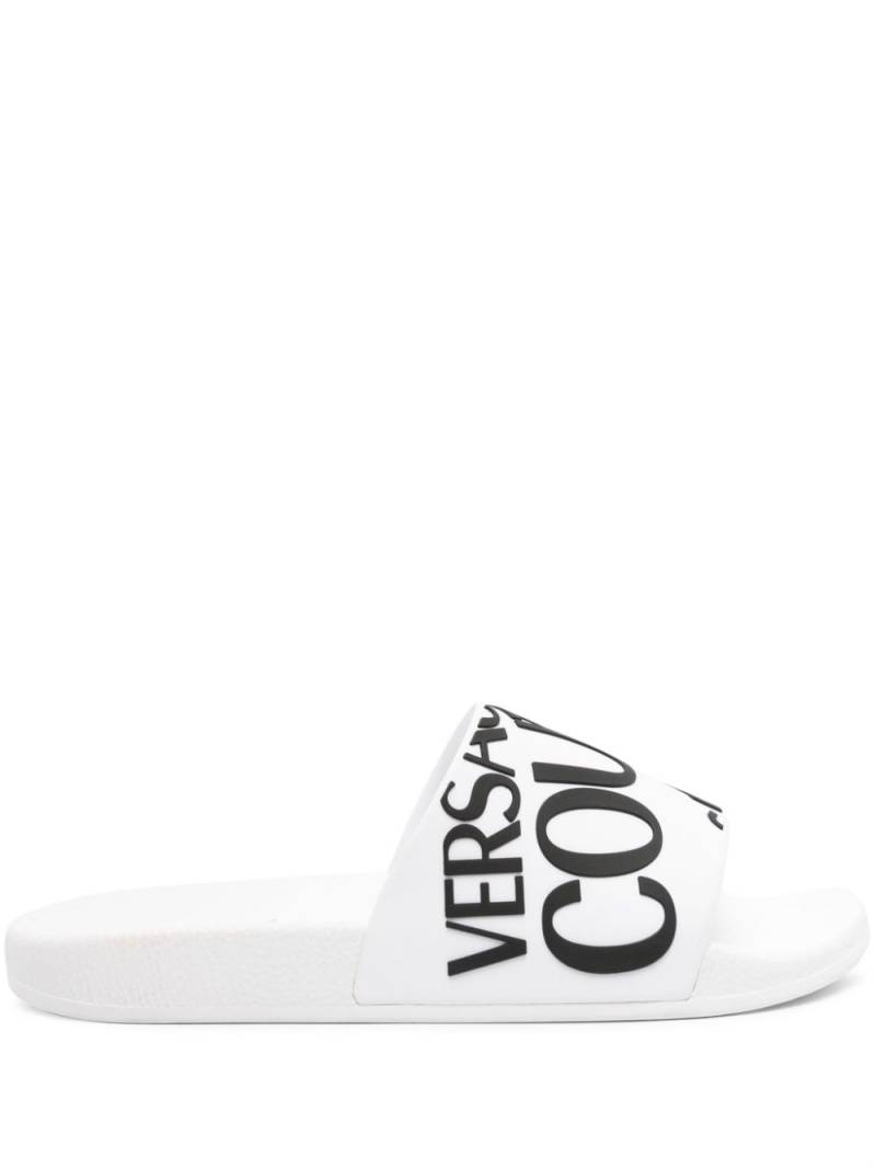 Versace Jeans Couture Shelly logo-embossed slides - White von Versace Jeans Couture