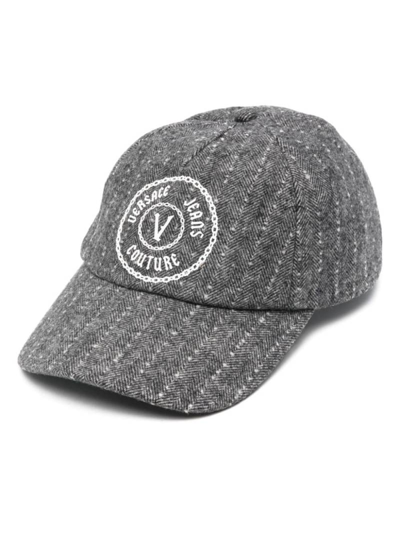 Versace Jeans Couture logo-print cap - Grey von Versace Jeans Couture