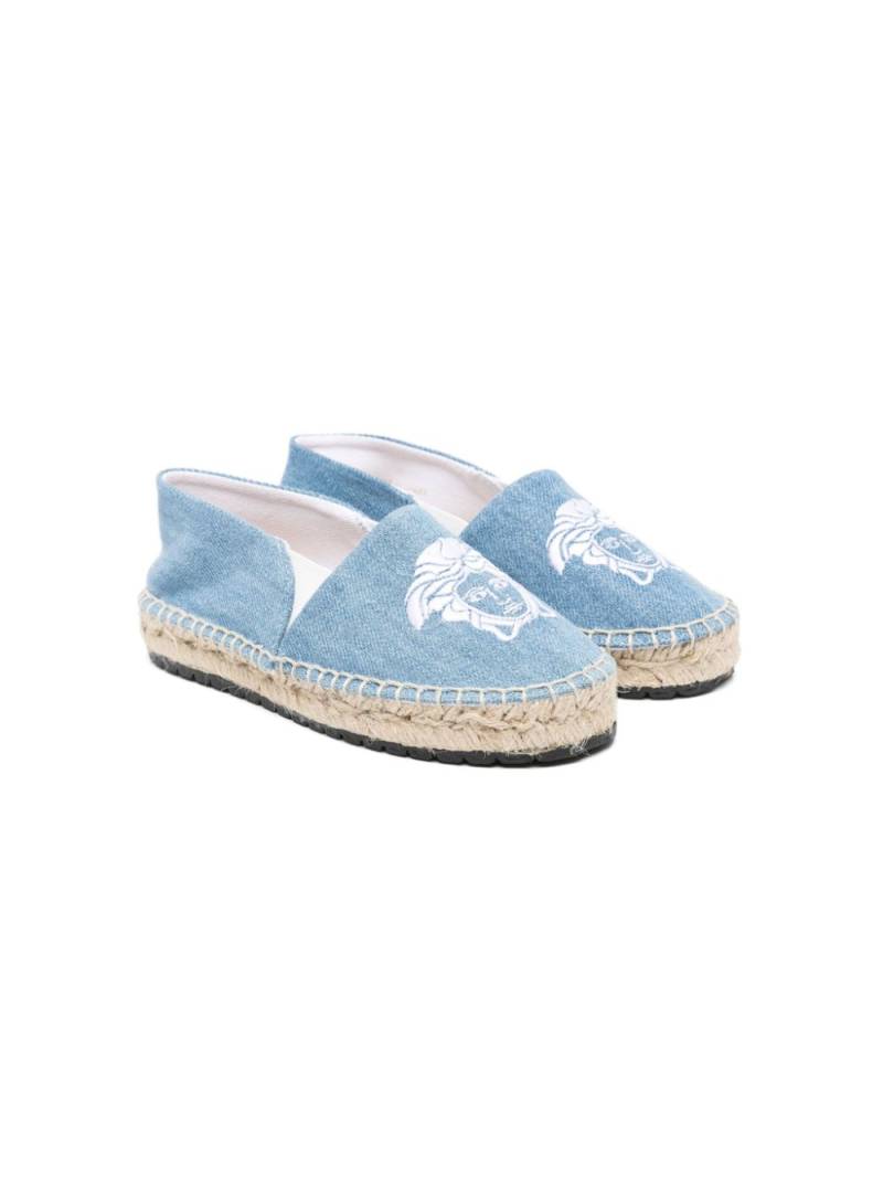 Versace Kids Medusa-embroidered denim espadrilles - Blue von Versace Kids