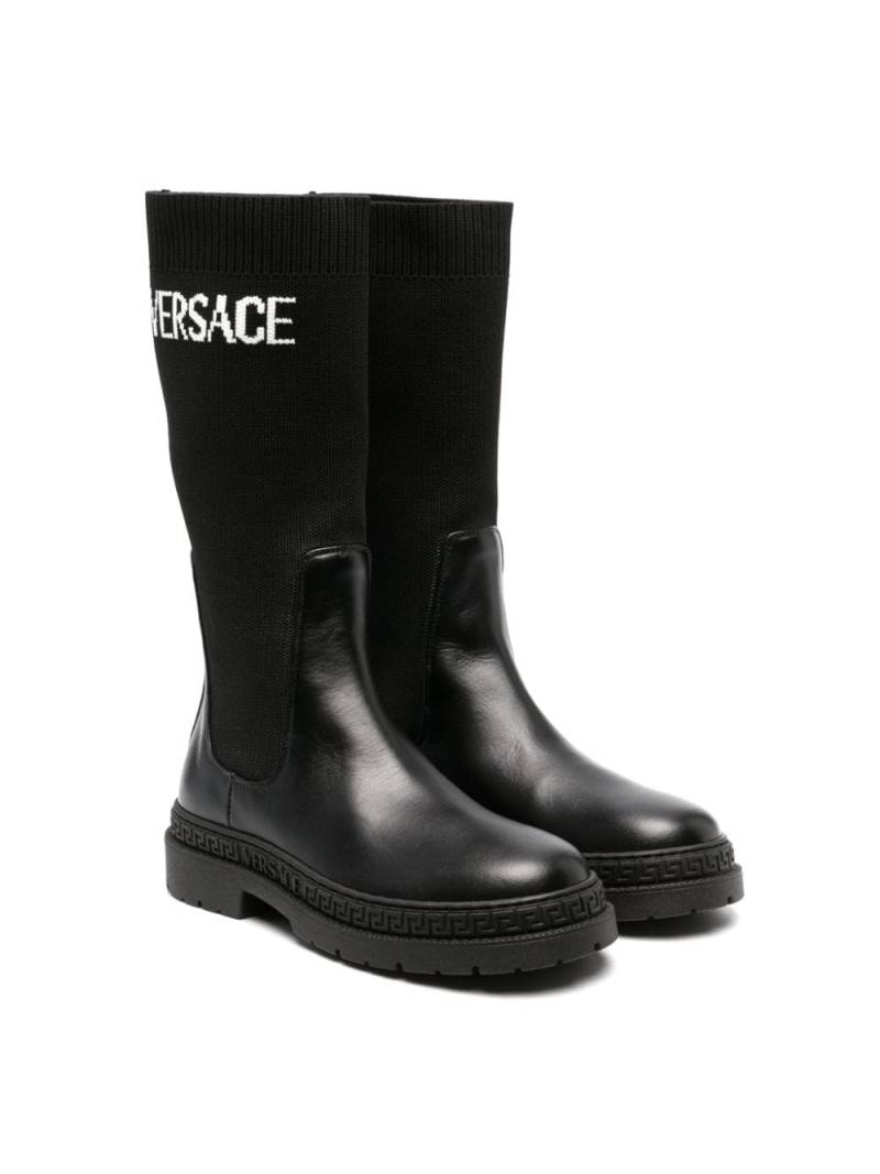 Versace Kids logo-print knee-high boots - Black von Versace Kids