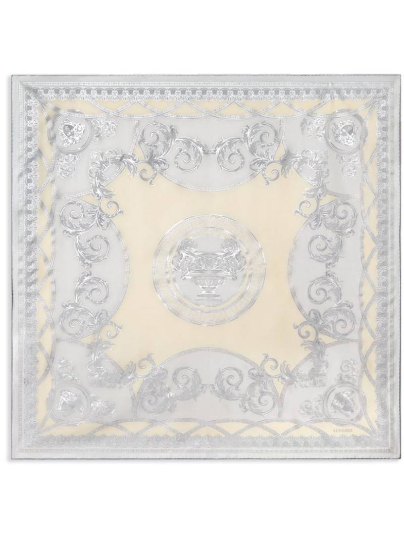 Versace Barocco-print foulard - Neutrals von Versace