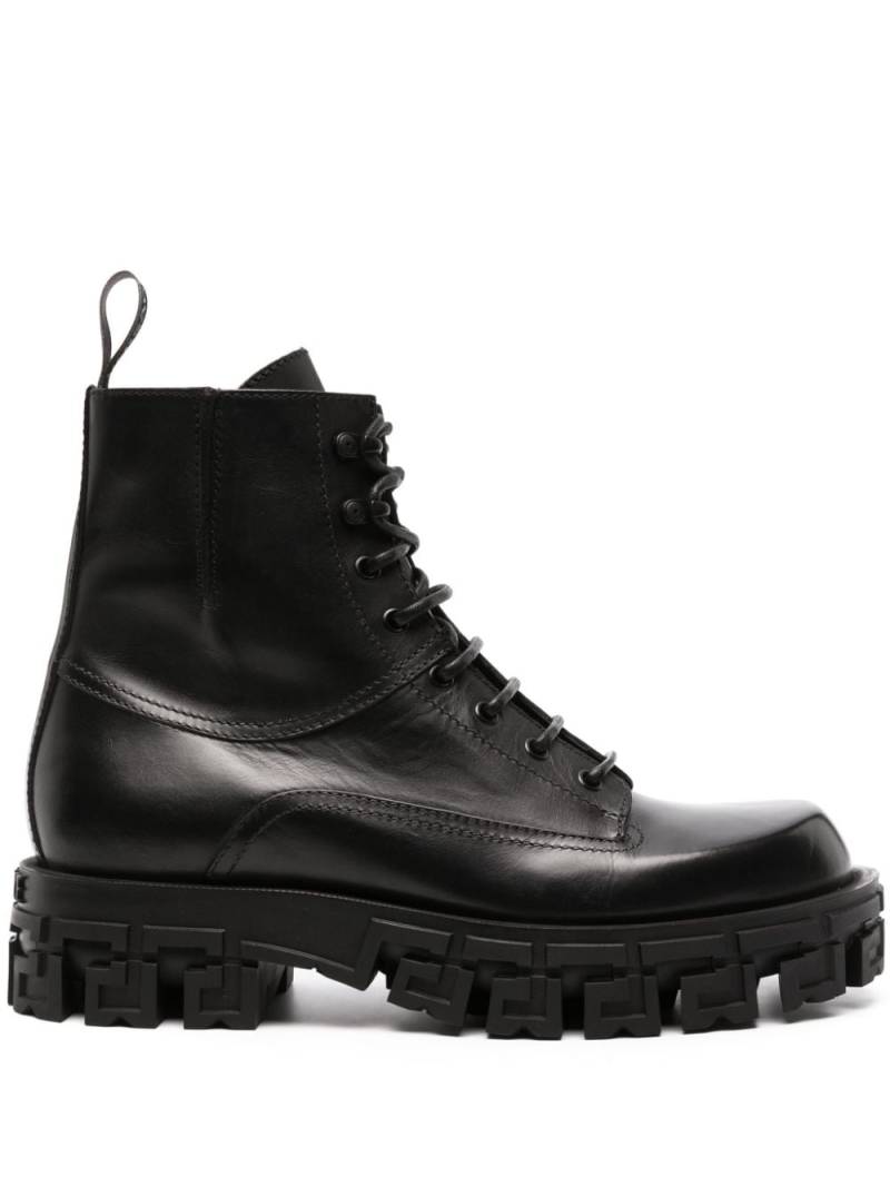 Versace Greca Portico leather boots - Black von Versace