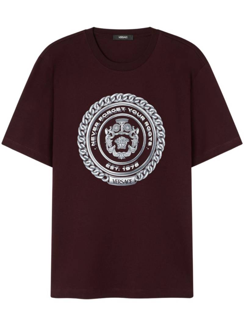 Versace Never Forget-print T-shirt - Brown von Versace