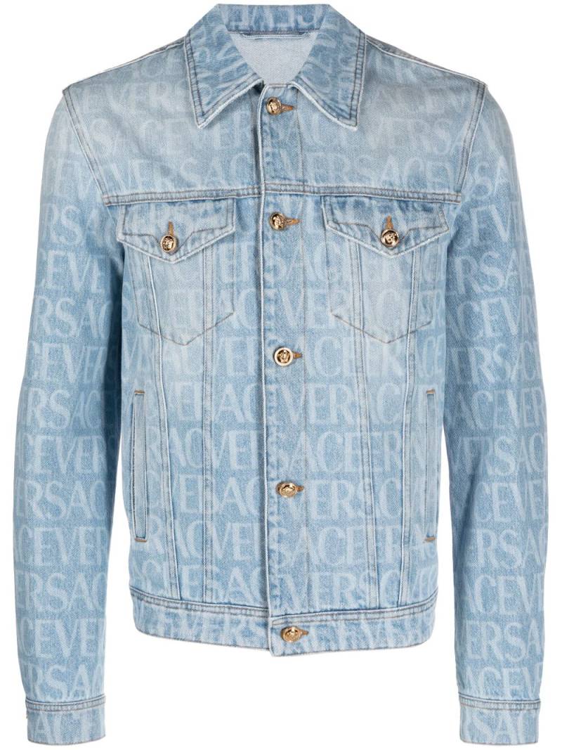 Versace Allover logo-print denim jacket - Blue von Versace