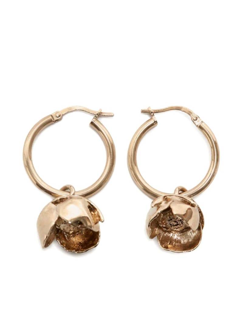 Victoria Beckham Camellia hoop earrings - Gold von Victoria Beckham