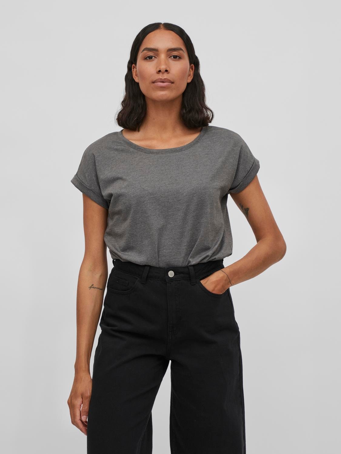 Vila Rundhalsshirt »VIDREAMERS NEW PURE T-SHIRT/SU-NOOS«, Basic Damen-T-Shirt mit Rundhalsausschnitt und umgeschlagenen Ärmeln Vila Rundhalsshirt »VIDREAMERS NEW PURE T-SHIRT/SU-NOOS«, Basic Damen-T-Shirt mit Rundhalsausschnitt und umgeschlagenen Ärmeln von Vila