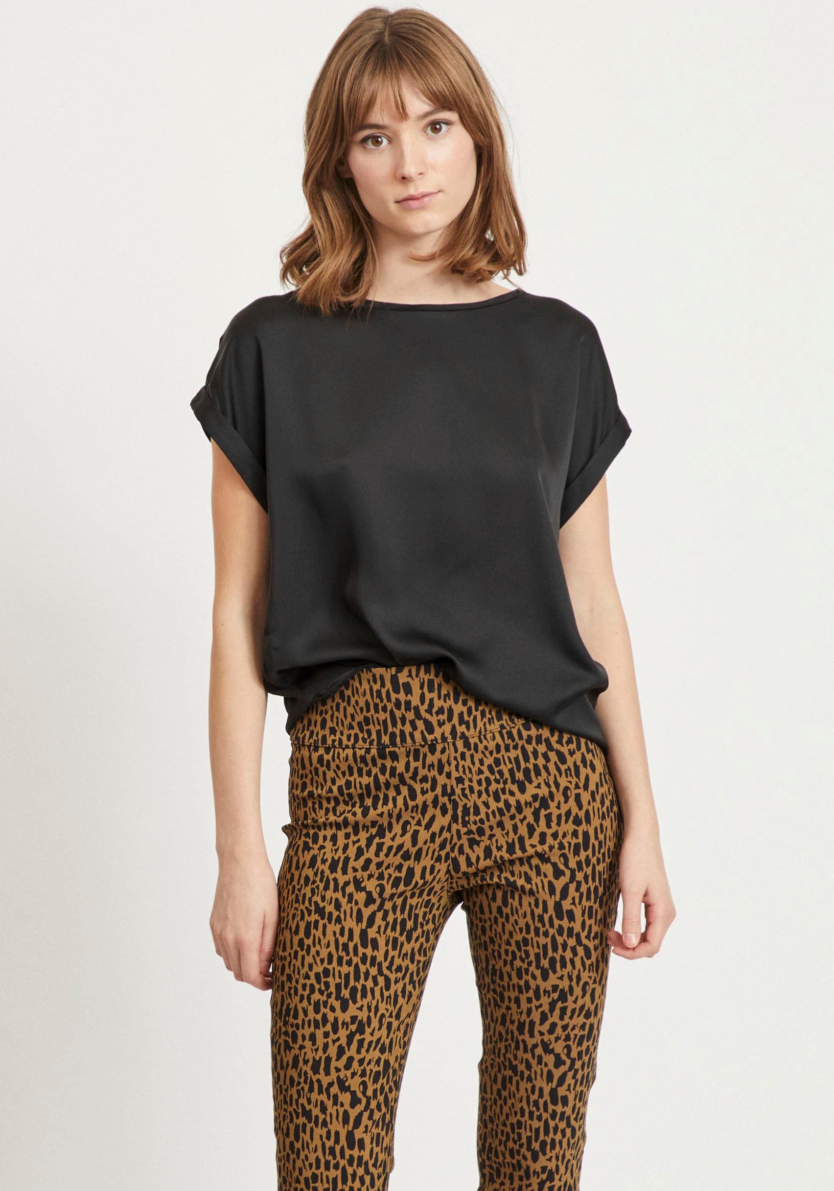 Vila Shirtbluse »VIELETTE«, Vorderteil aus glänzendem Satin Vila Shirtbluse »VIELETTE«, Vorderteil aus glänzendem Satin von Vila