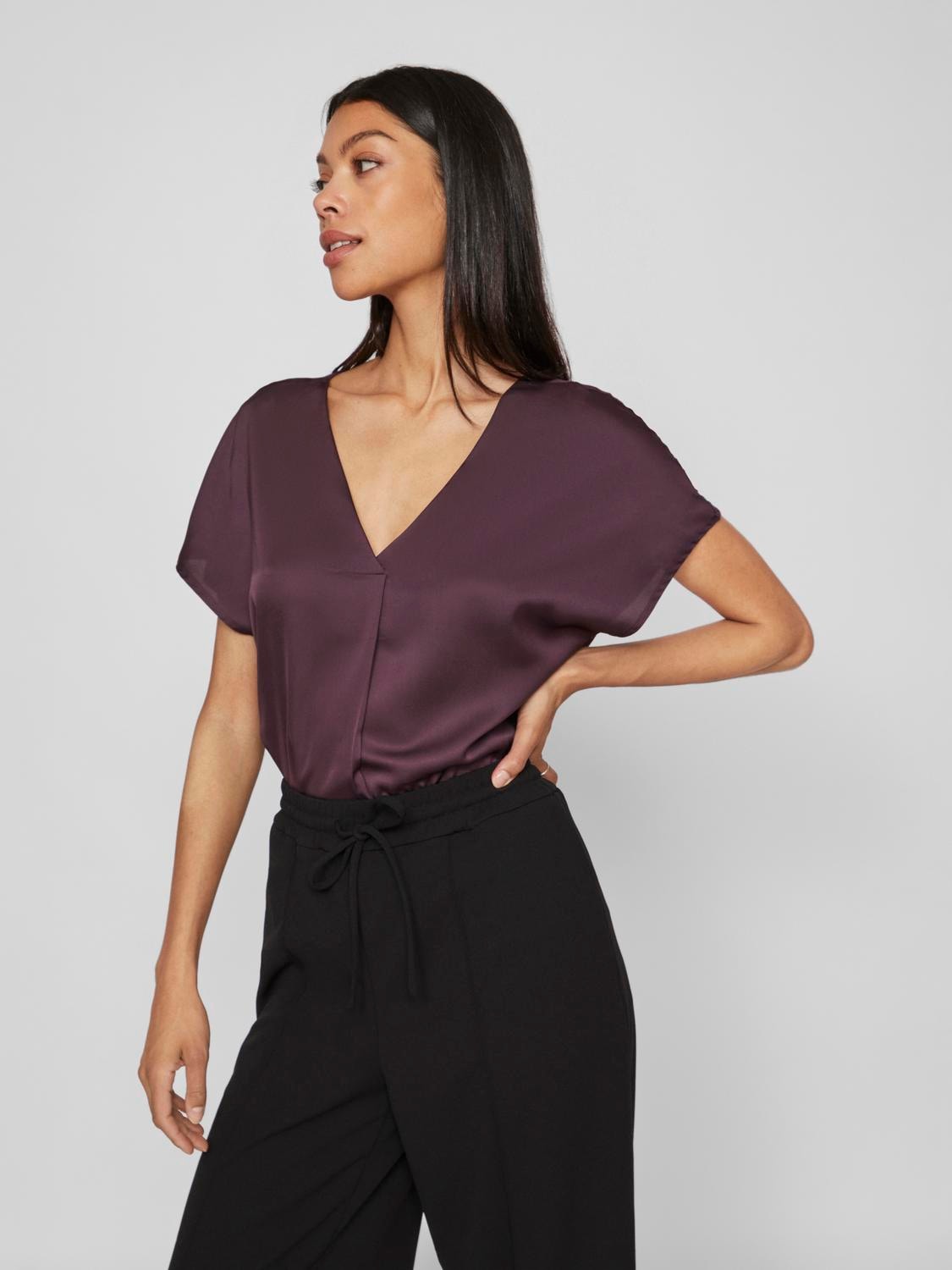 Vila V-Shirt »VIELLETTE V-NECK S/S SATIN TOP - NOOS« von Vila