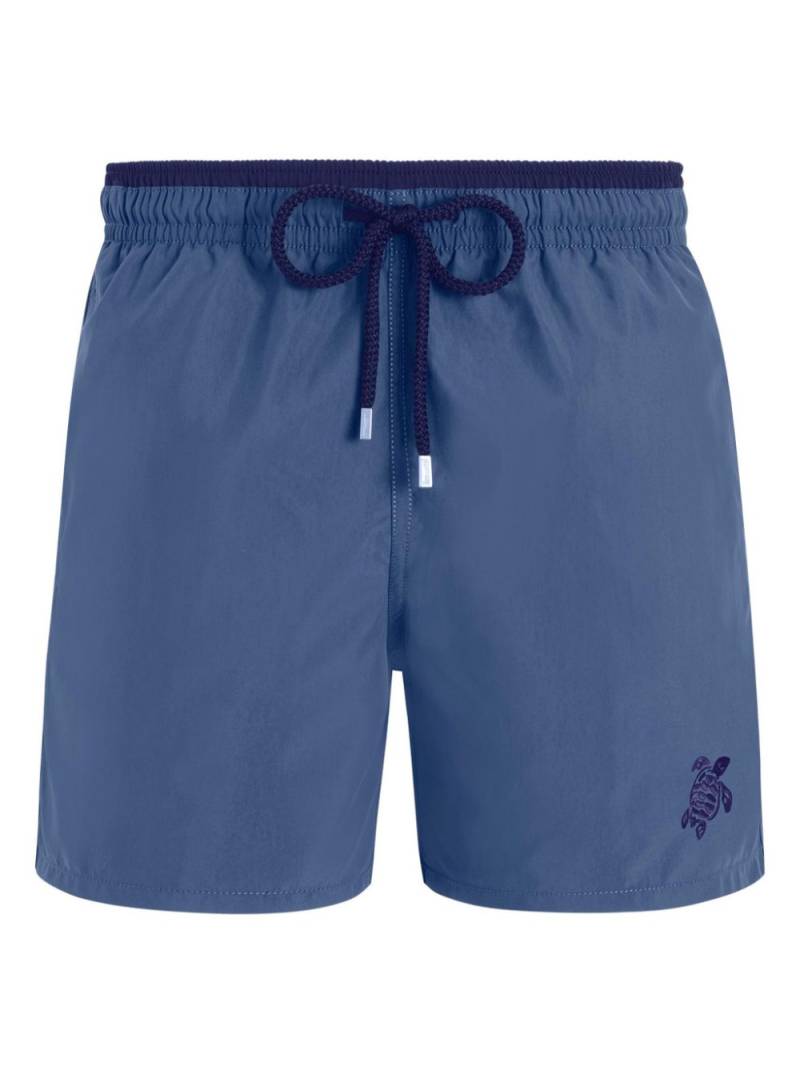 Vilebrequin logo-embroidered swim shorts - Blue von Vilebrequin