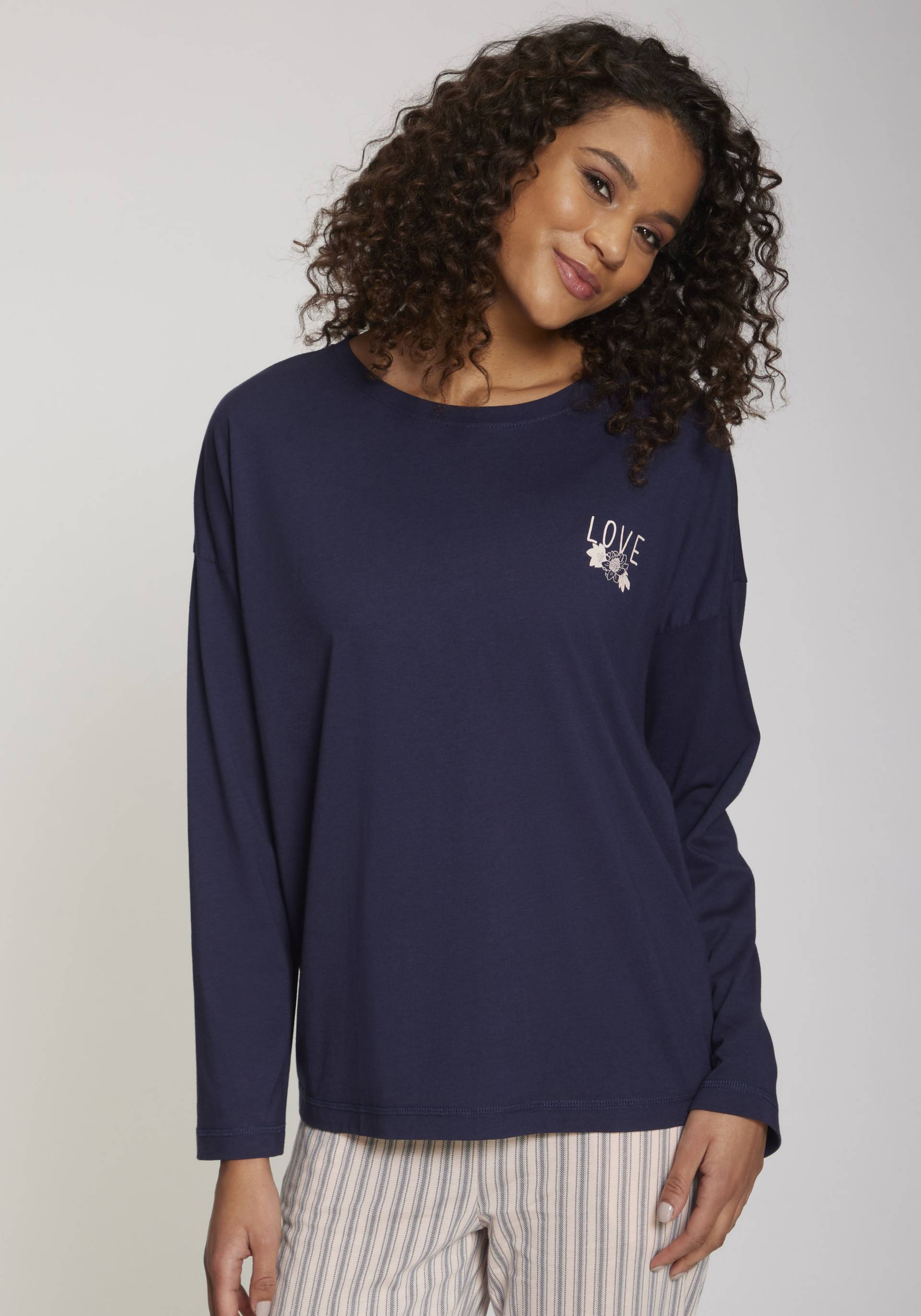 Vivance Dreams Langarmshirt, mit kleinem Brust-Print Vivance Dreams Langarmshirt, mit kleinem Brust-Print von Vivance Dreams