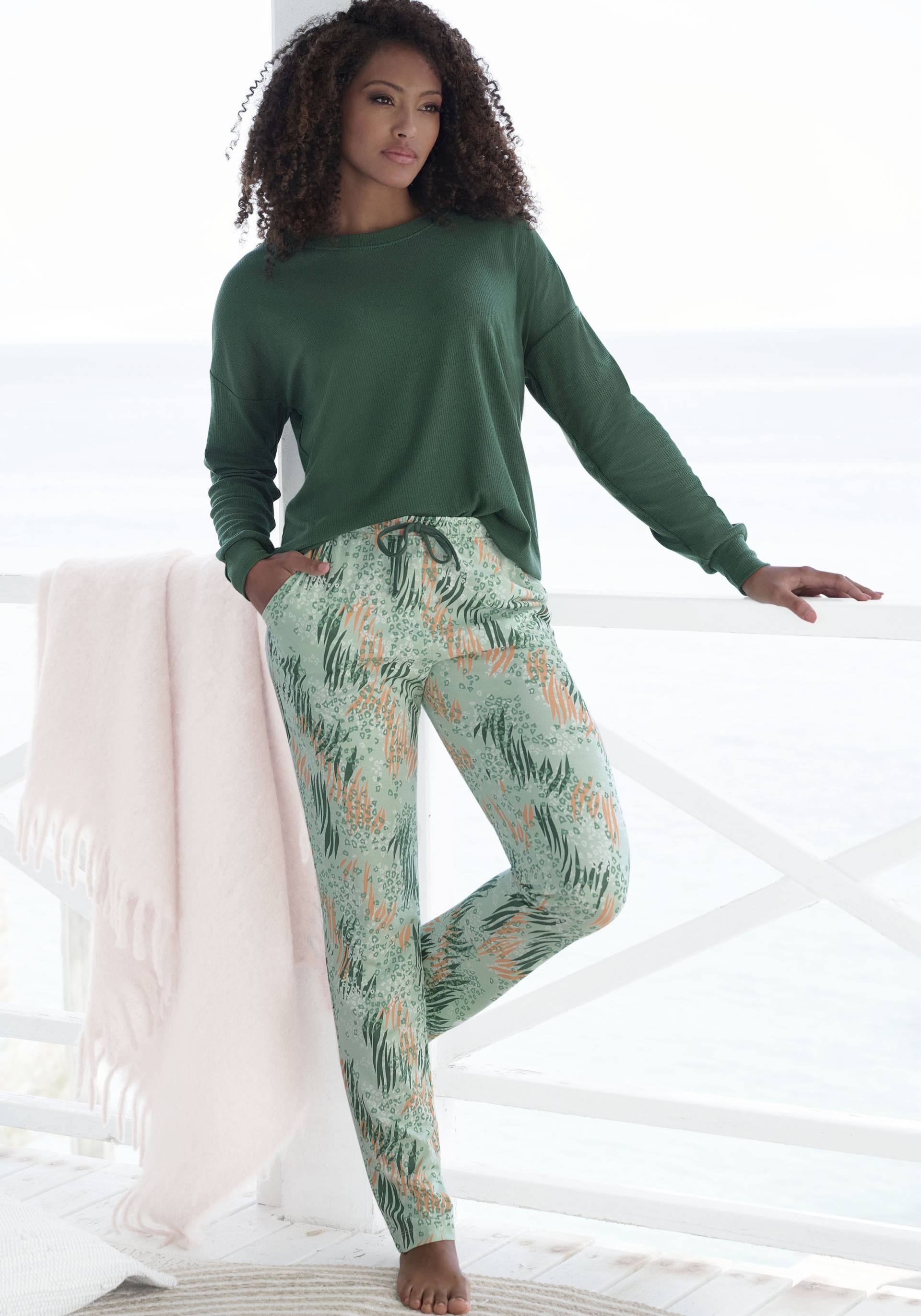 Vivance Dreams Pyjama, (2 tlg.), mit abstraktem Naturprint von Vivance Dreams