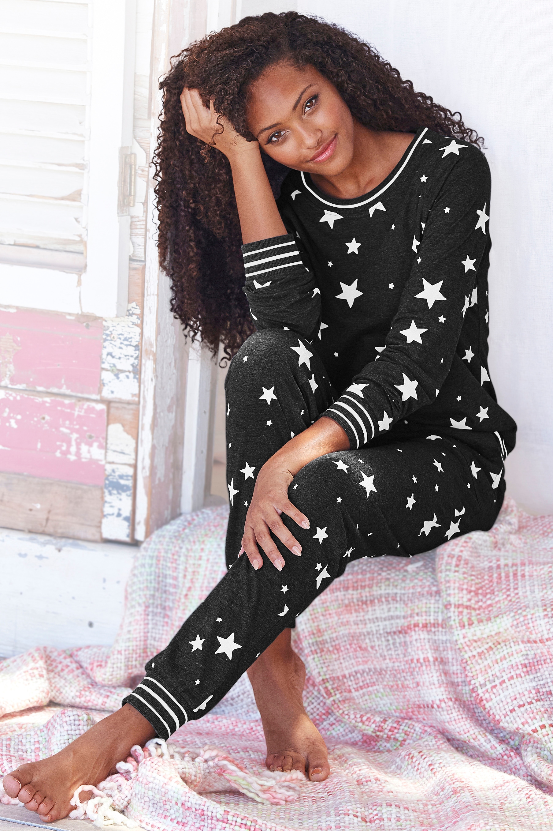 Vivance Dreams Pyjama, (2 tlg.), mit Sternedruck Vivance Dreams Pyjama, (2 tlg.), mit Sternedruck von Vivance Dreams