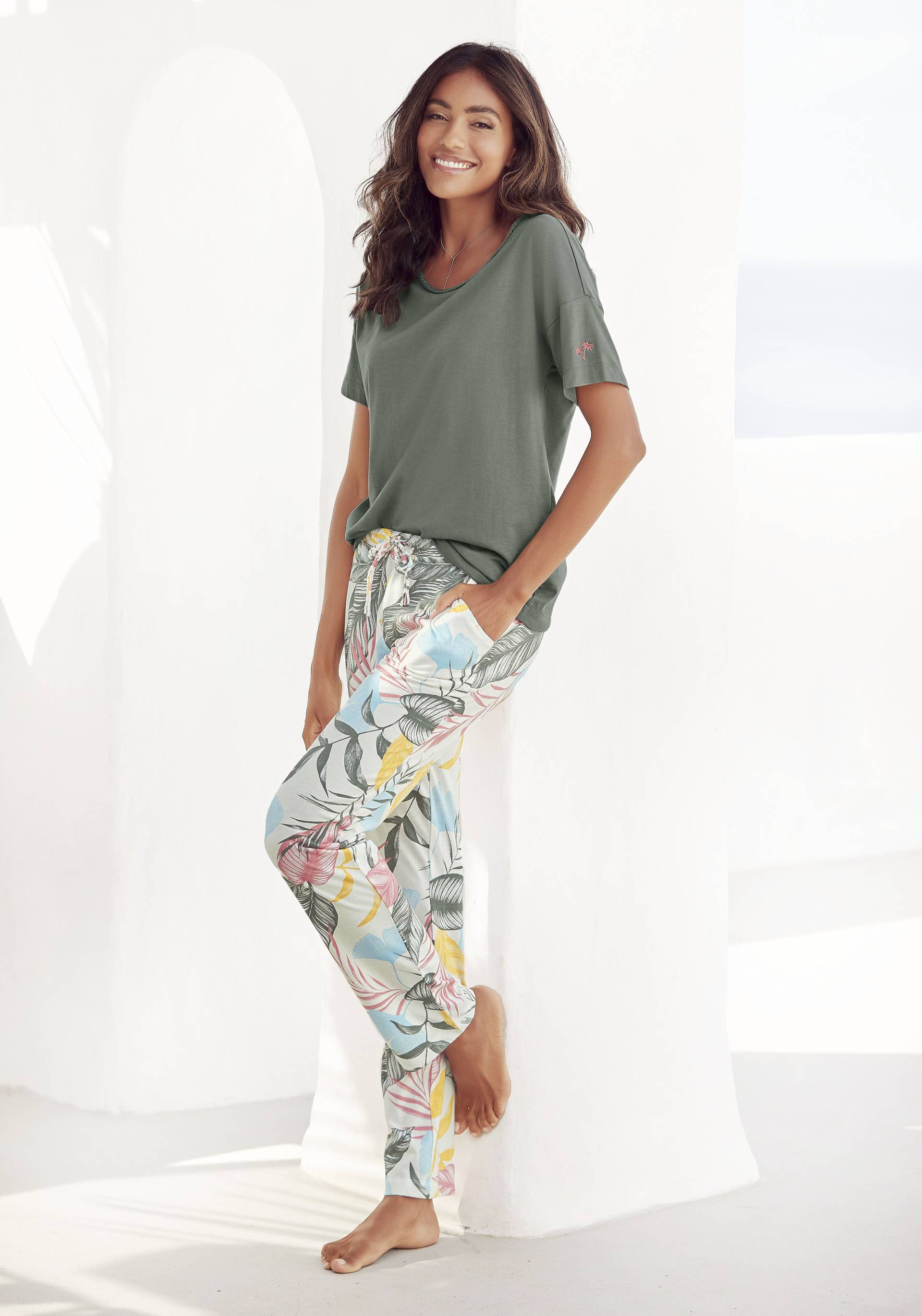 Vivance Dreams Pyjama, (2 tlg.), mit floralem Druck Vivance Dreams Pyjama, (2 tlg.), mit floralem Druck von Vivance Dreams