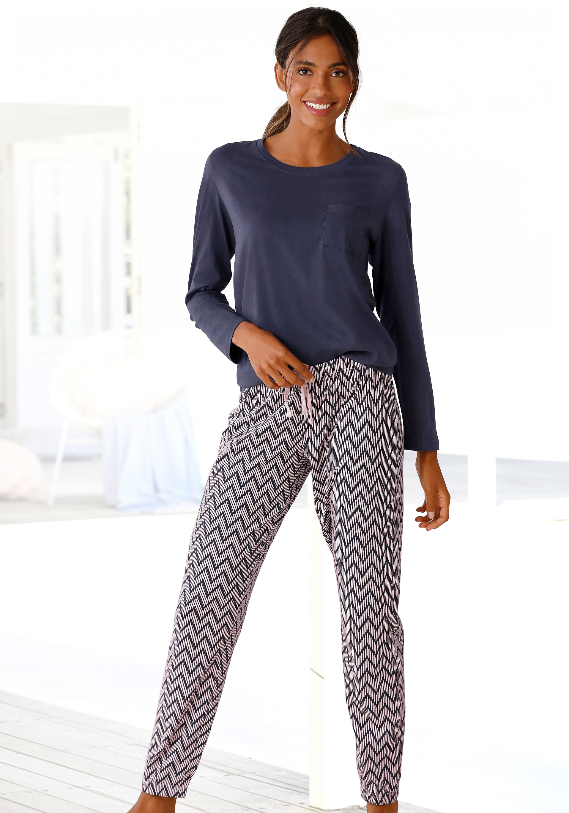 Vivance Dreams Pyjama, (2 tlg.), mit gemusterter Schlafhose Vivance Dreams Pyjama, (2 tlg.), mit gemusterter Schlafhose von Vivance Dreams