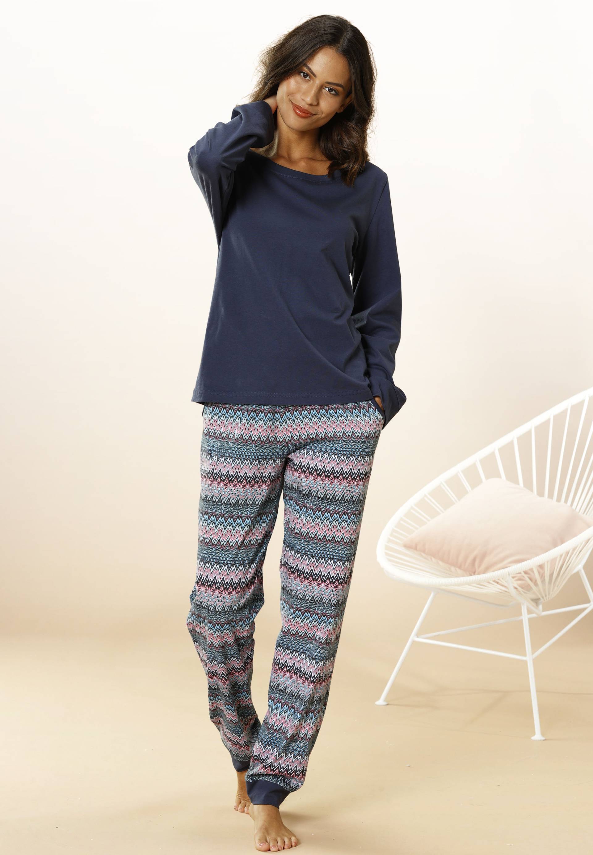 Vivance Dreams Pyjama, (2 tlg.), mit buntem Zick-Zack-Muster Vivance Dreams Pyjama, (2 tlg.), mit buntem Zick-Zack-Muster von Vivance Dreams