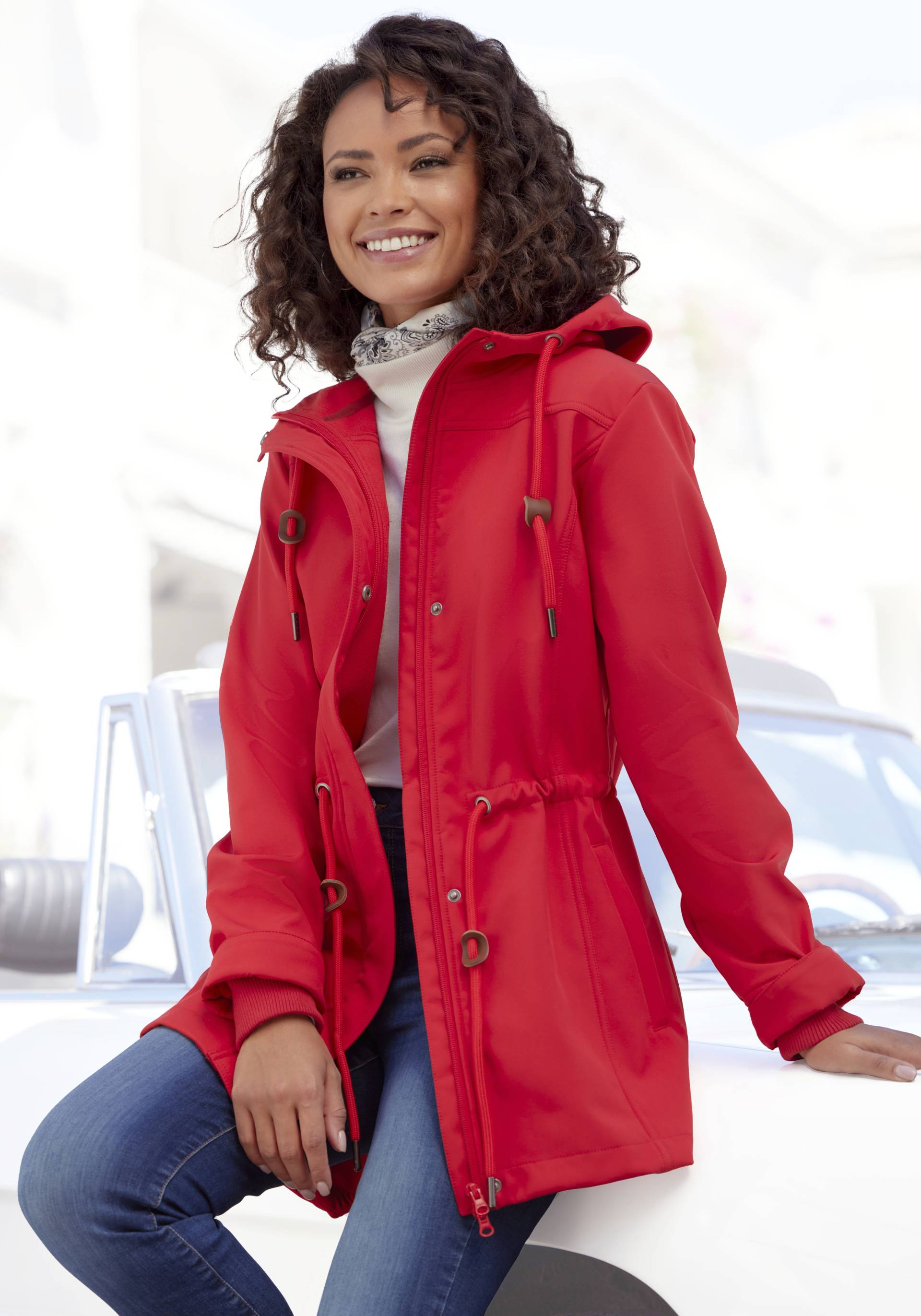 Vivance active Softshelljacke, mit Kapuze, mit Kordelzug an der Taille Vivance active Softshelljacke, mit Kapuze, mit Kordelzug an der Taille von Vivance active