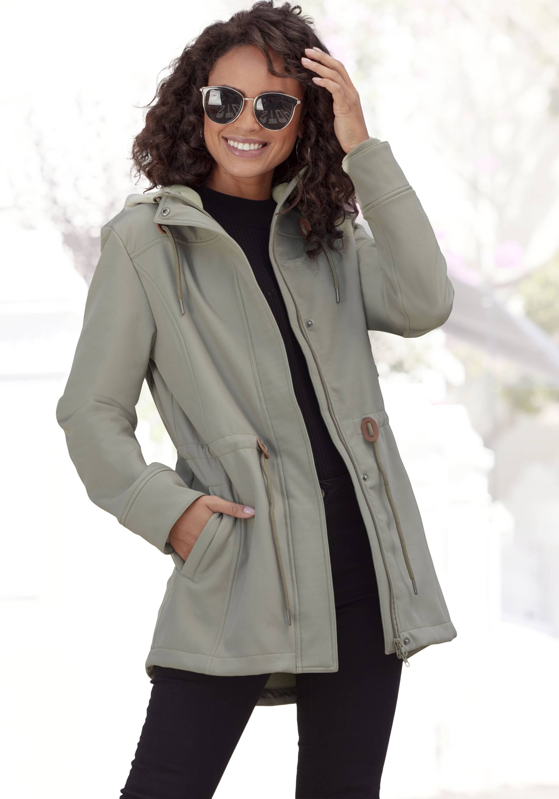 Vivance active Softshelljacke, mit Kapuze, mit Kordelzug an der Taille Vivance active Softshelljacke, mit Kapuze, mit Kordelzug an der Taille von Vivance active