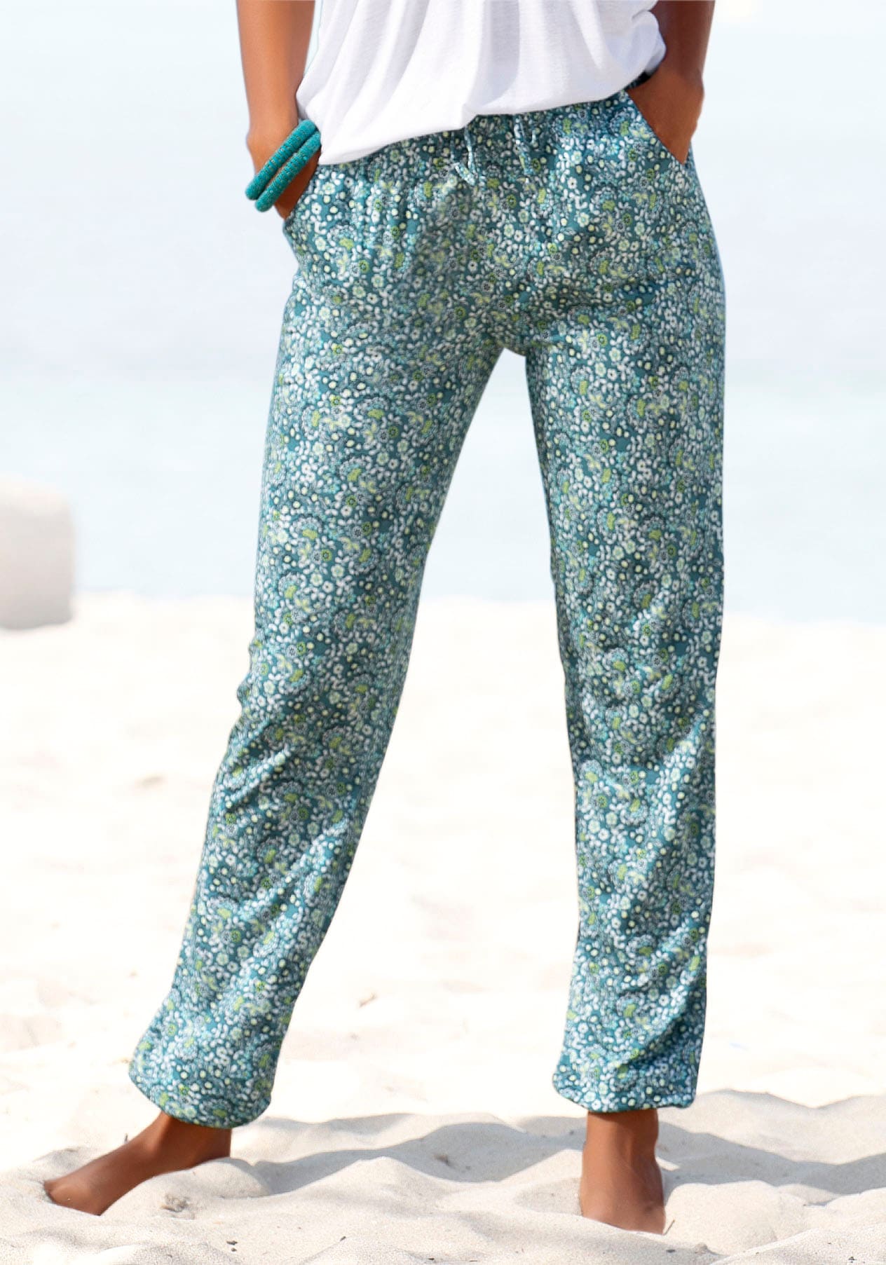Vivance Jerseyhose, mit Blümchendruck und Taschen, elastischer Bund, Strandhose Vivance Jerseyhose, mit Blümchendruck und Taschen, elastischer Bund, Strandhose von Vivance