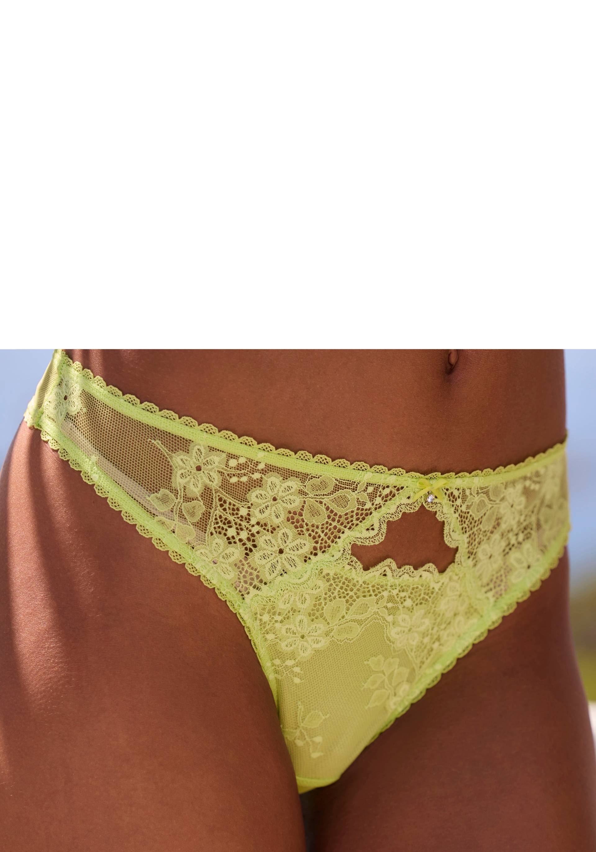 Vivance String, mit verführerischem Cut-Out und feiner Zierschleife mit Accessoire Vivance String, mit verführerischem Cut-Out und feiner Zierschleife mit Accessoire von Vivance