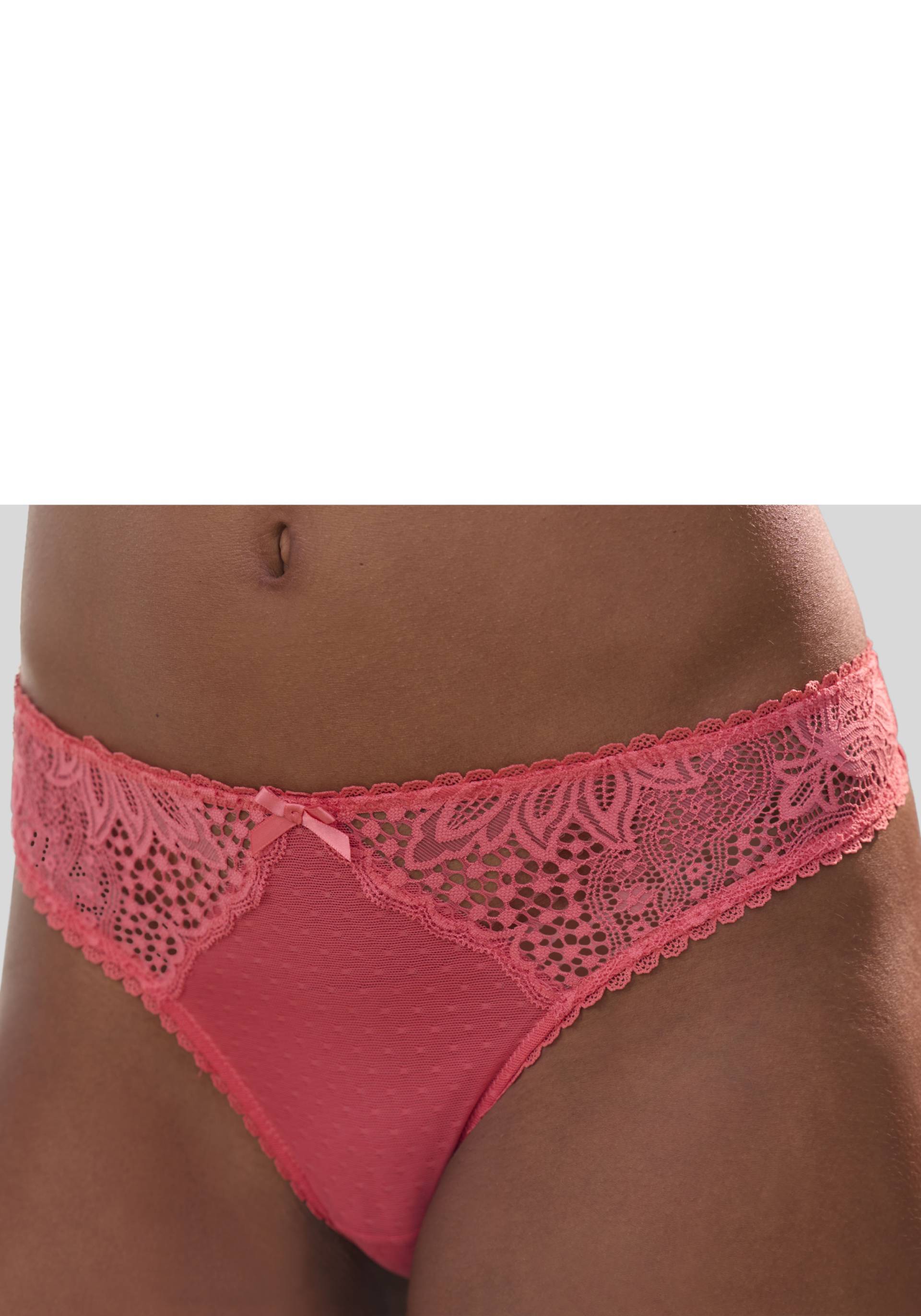 Vivance String, mit seitlichen Spitzeneinsätzen in blumiger Optik Vivance String, mit seitlichen Spitzeneinsätzen in blumiger Optik von Vivance