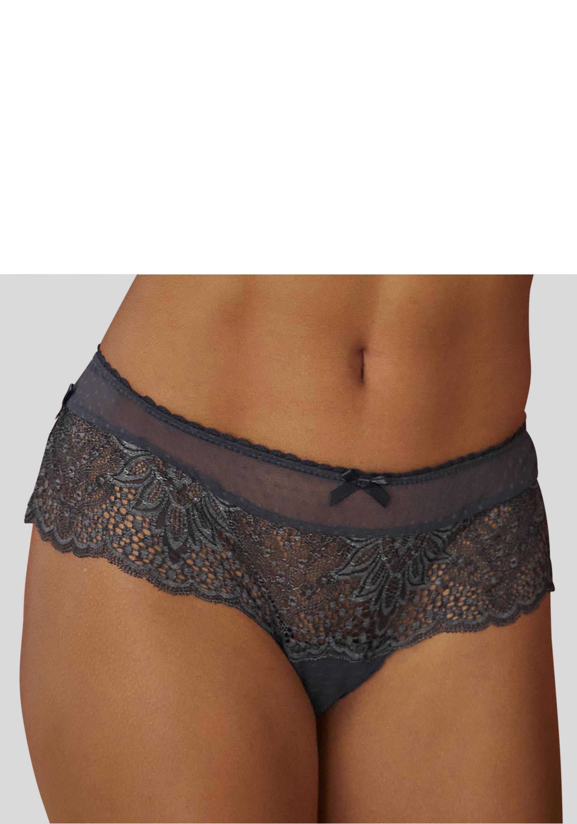 Vivance Stringpanty, aus extravaganter Spitze mit seitlichen Schlitzen von Vivance